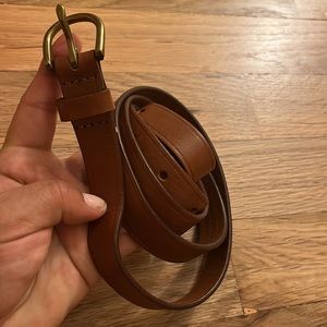 Madewell. Brown leather belt with brass buckle from